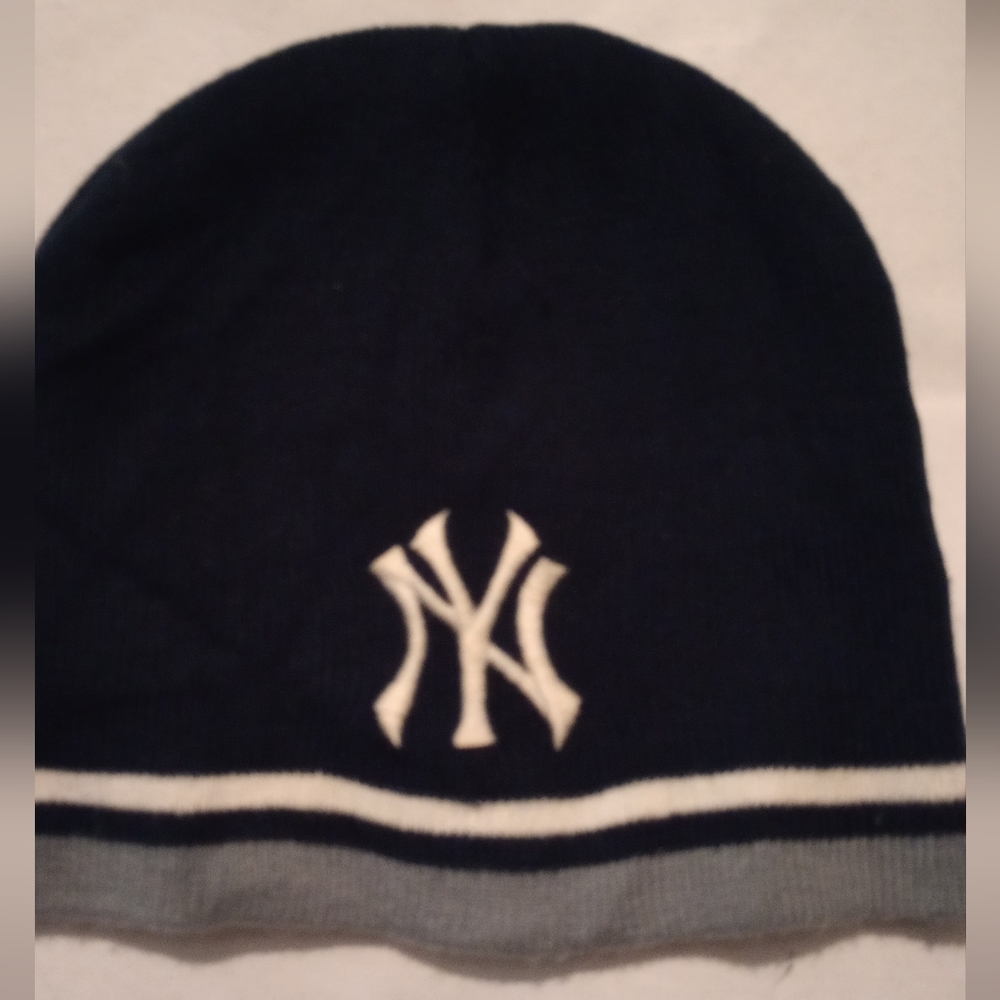 NY Yankee beanie youth one size fits all